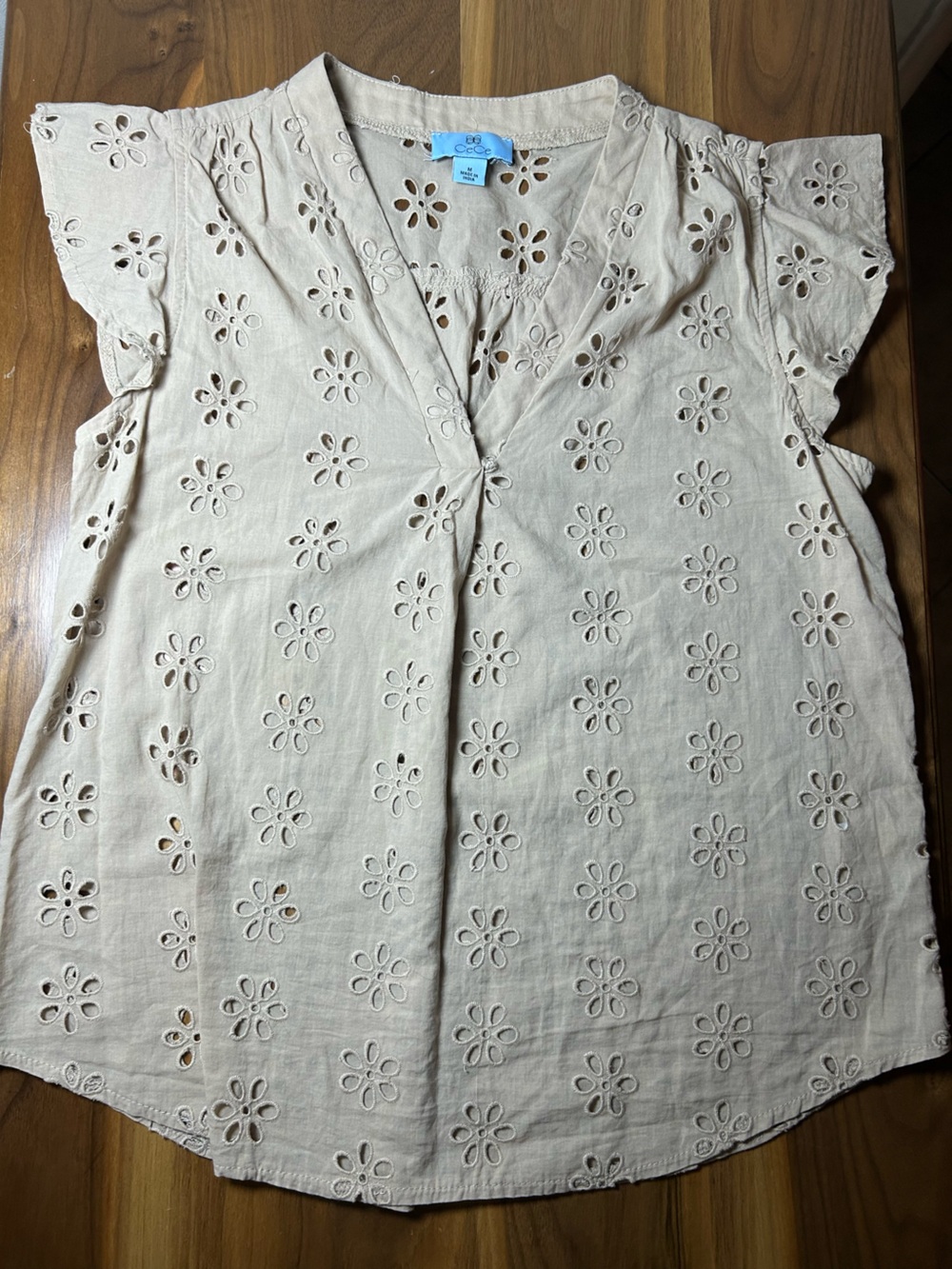 CeCe Womens M Beige Eyelet Embroidered Floral V-Neck Short Sleeve Blouse
